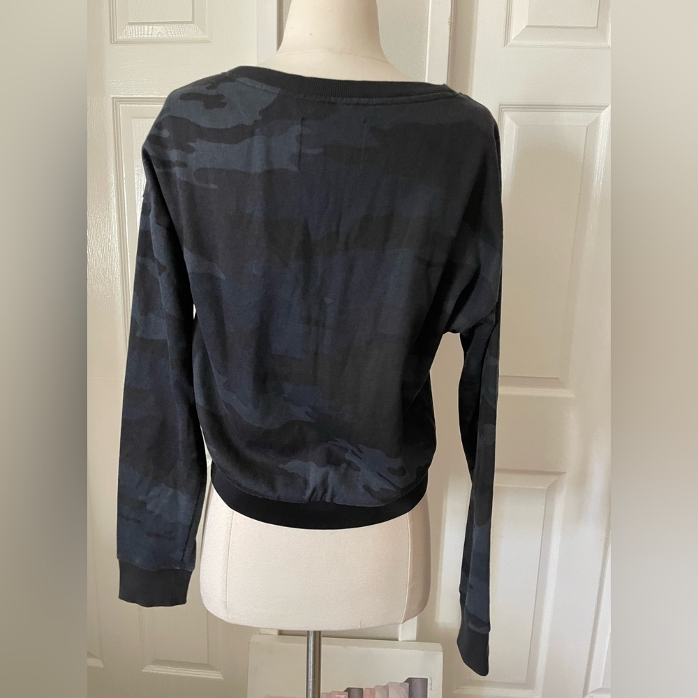 Victoria’s Secret Sport Camo Pullover Medium - Picture 5 of 6